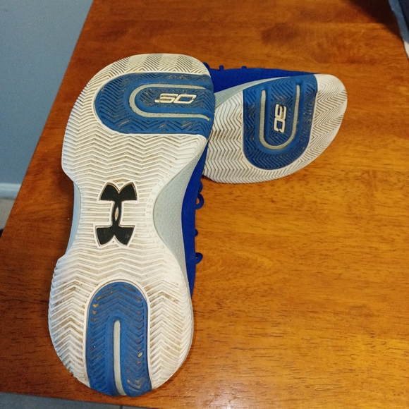 Under Armour Shoes - Picture 4 of 4